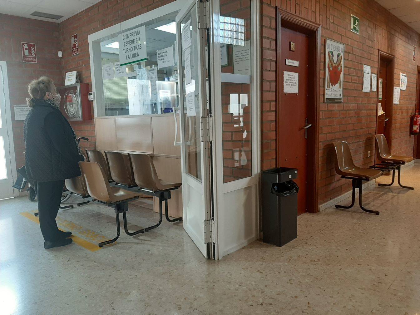 Mostrador de entrada en el Centro de Salud de Los Santos