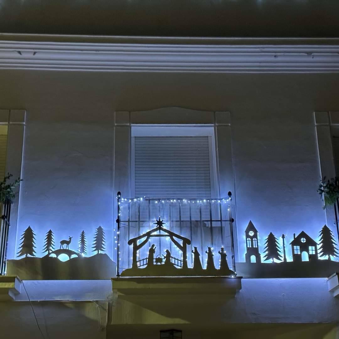 Ribera 15 consigue el primer premio del concurso 'Reciclando la Magia de la Navidad' en la categoría balcones y fachadas