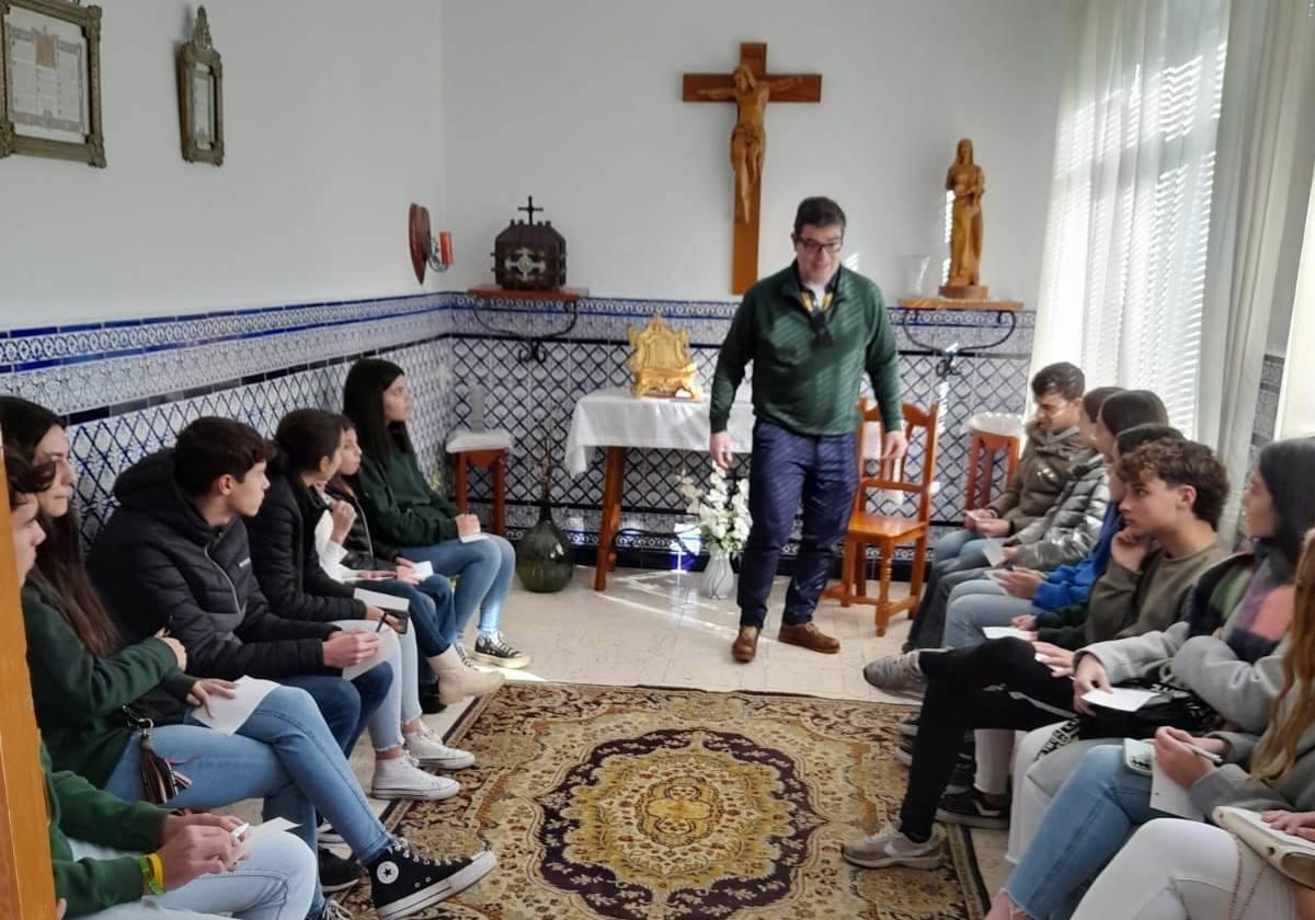Oración en la capilla del Centro Parroquial