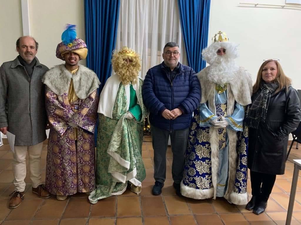 El alcalde, concejala de turismo y concejal de cultura en el recibimiento a los Reyes Magos