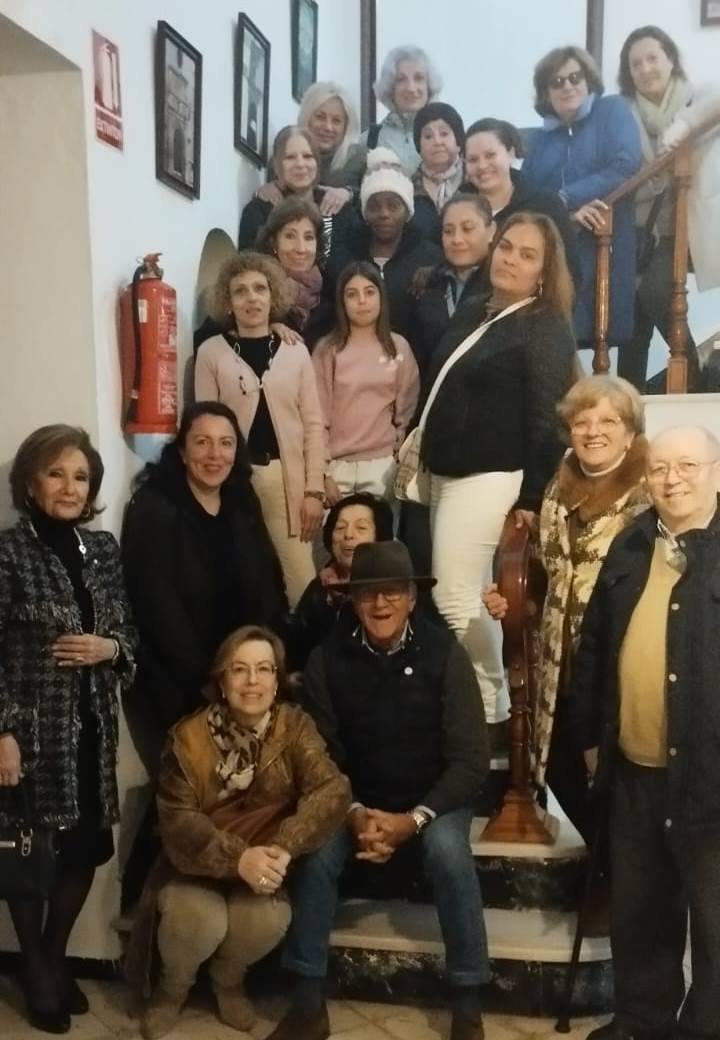 El grupo en el Centro Parroquial