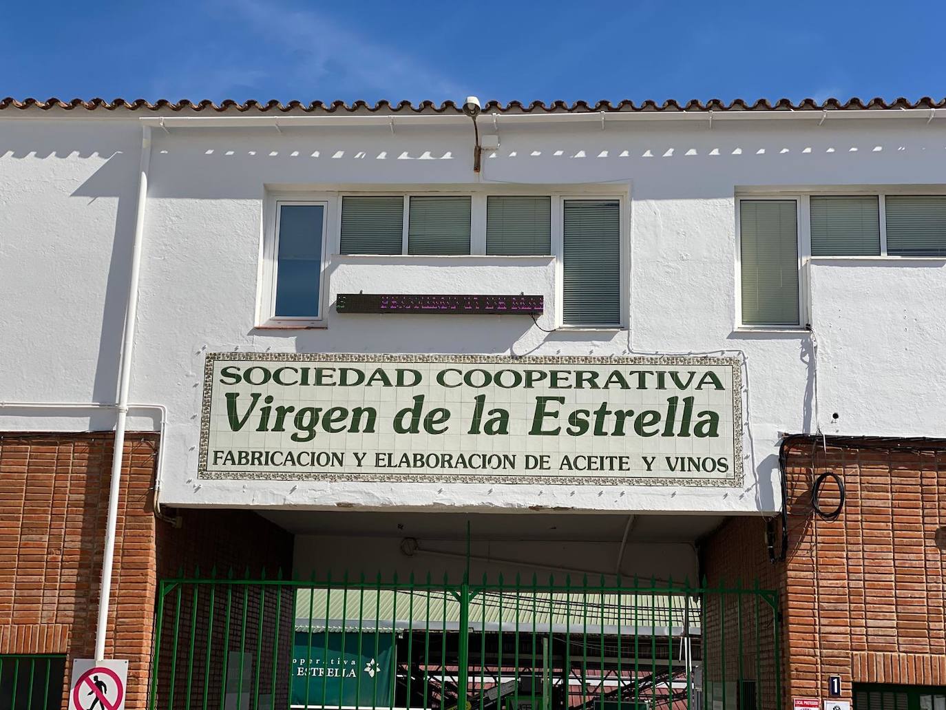 Entrada a la Cooperativa