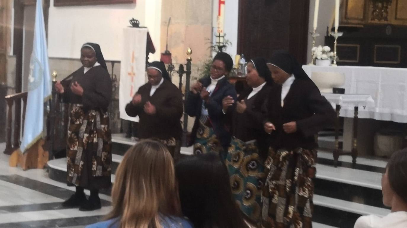 Destacan el colorido de sus hábitos