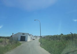 El choque fue contra esta farola de la calle Comendador