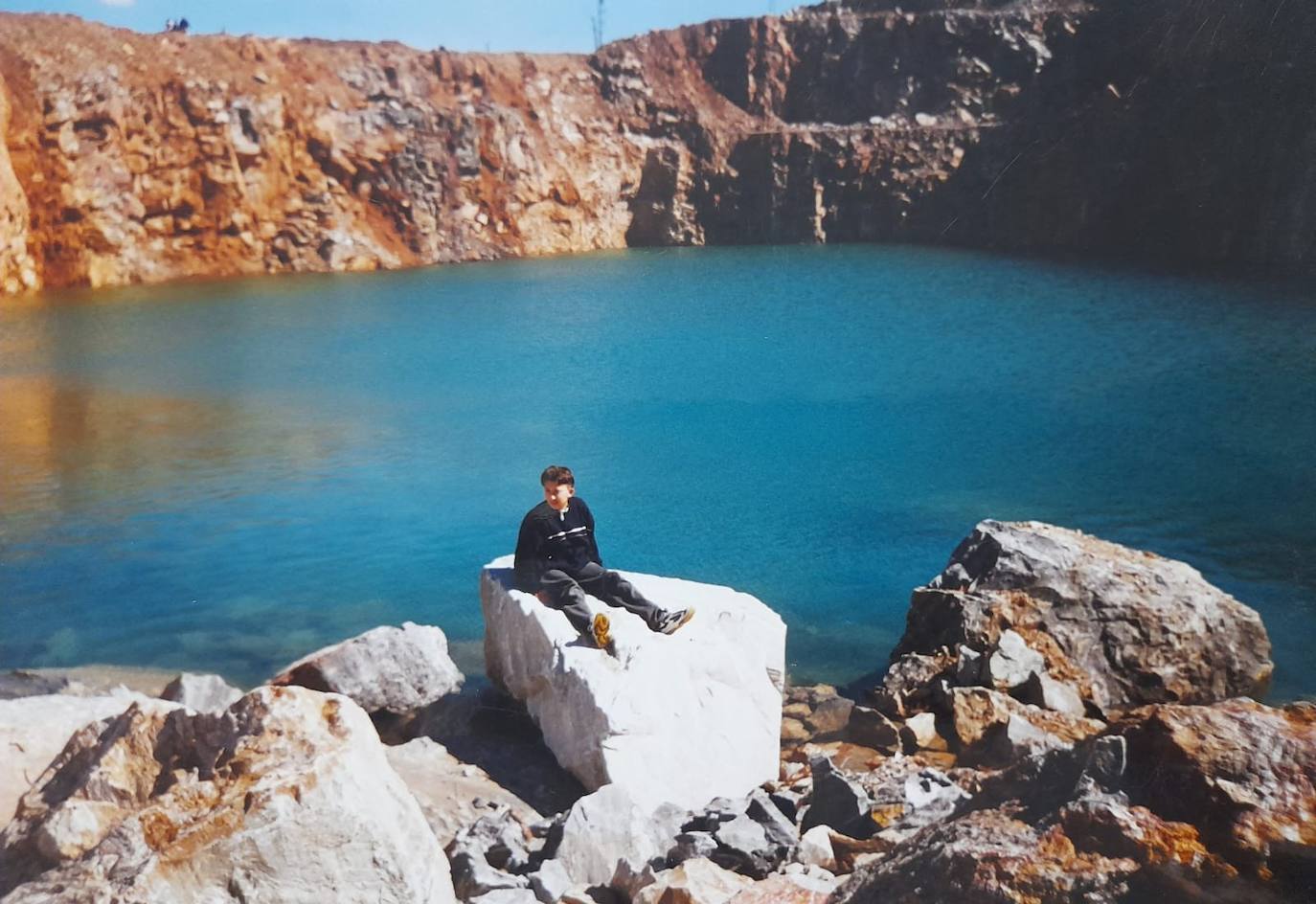 Un lago efímero que apareció en la cantera de la sierra del Castillo