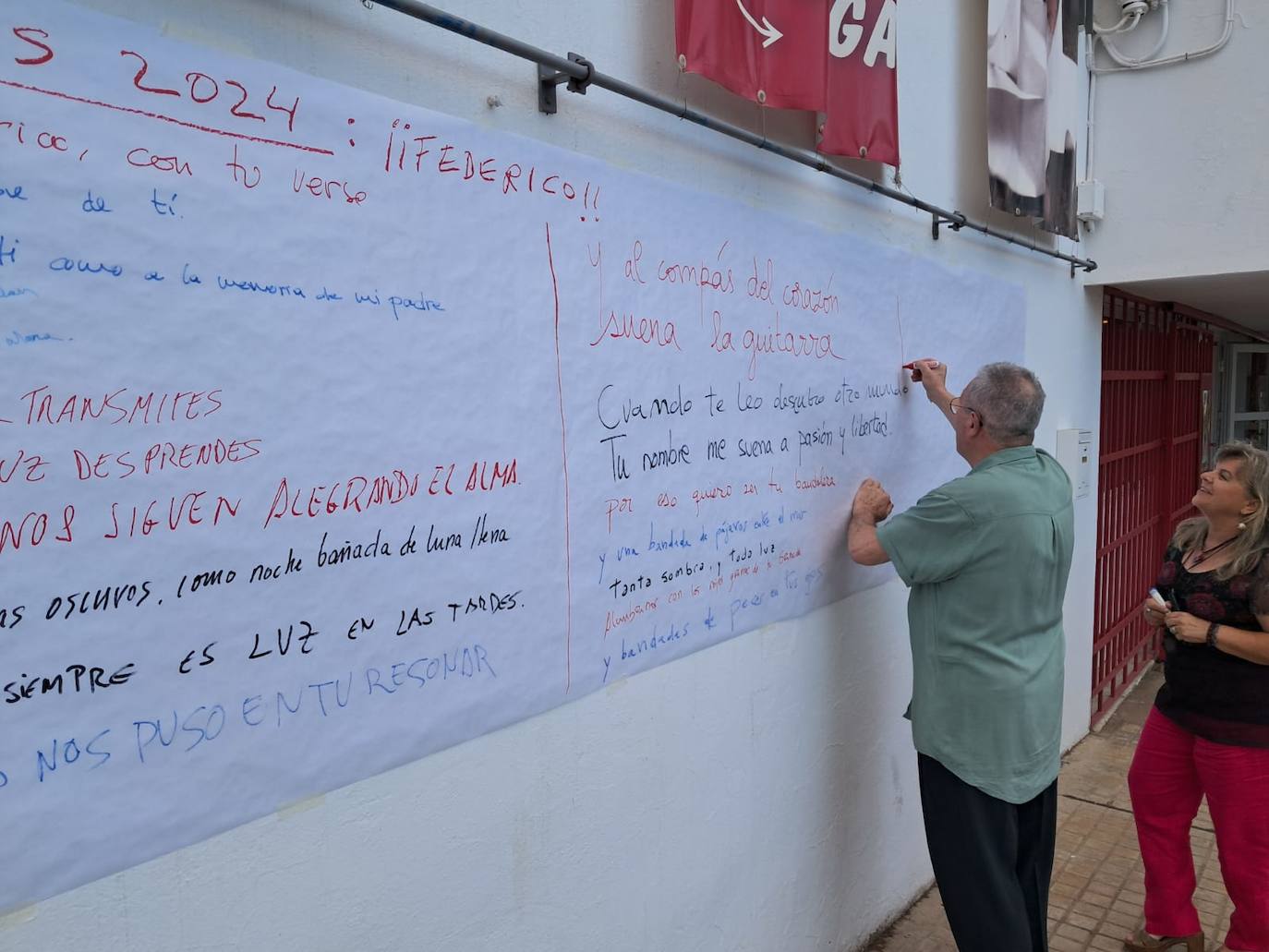 Completando versos en el muro