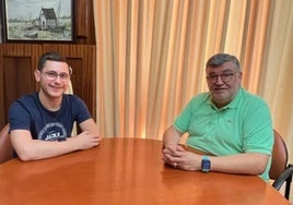 Marcos Sequera juento al alcalde de Los Santos de Maimona