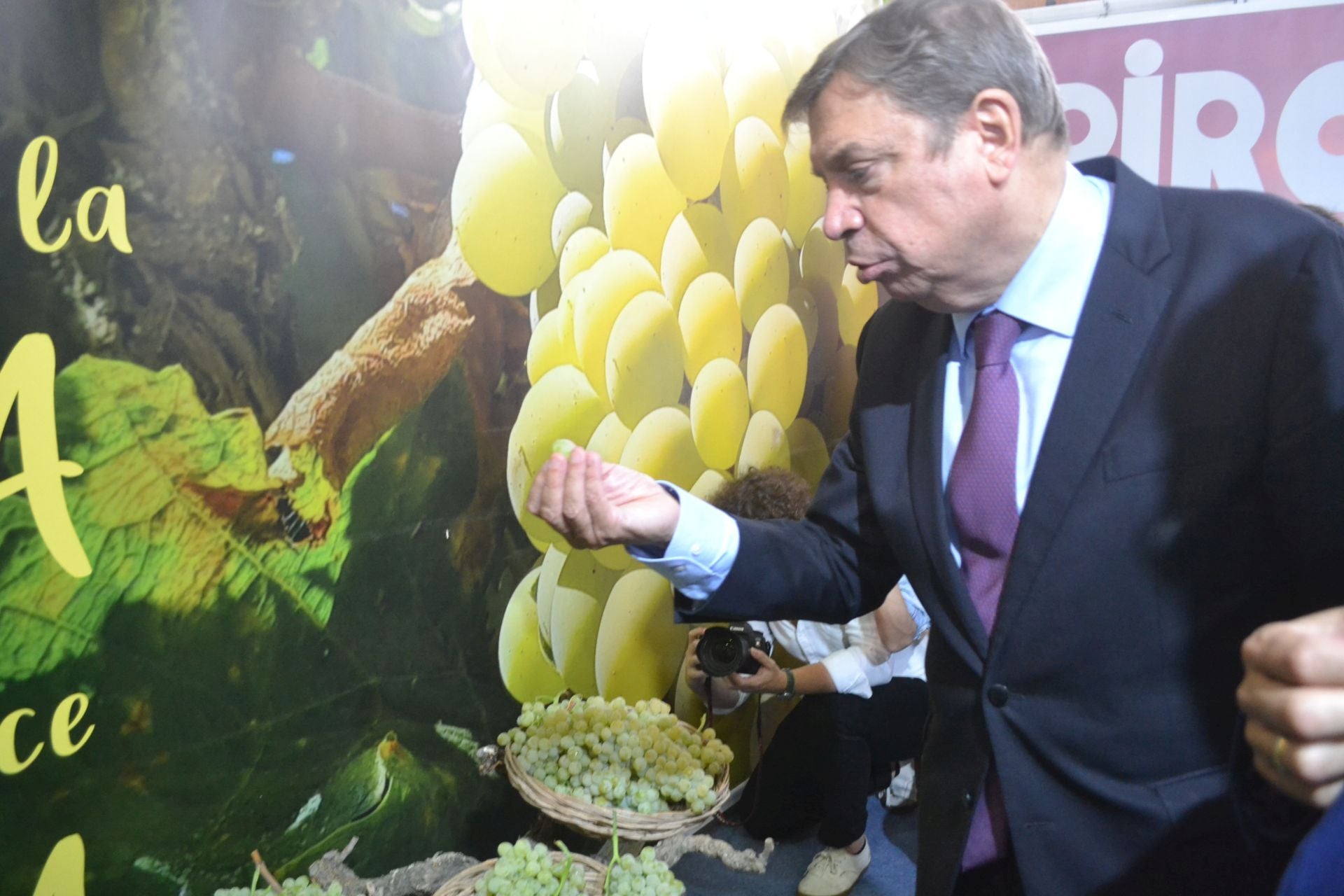 El ministro se interesó por la variedad de uva Eva Beba de Los Santos