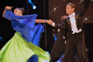 Chistian y Lourdes con el trofeo de subcampeones del mundo en Torremolinos 