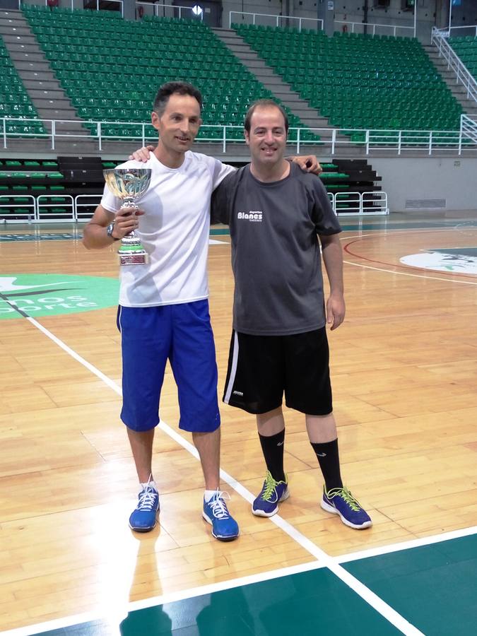 Trofeo de la edición del 2016 del concruso de triples AFICIÓNCC, otra vez más para casa. 