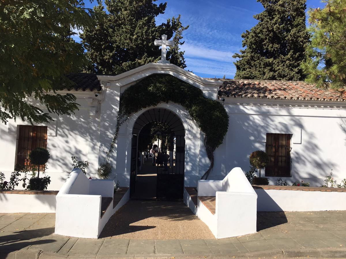 Puerta del Cementerio 