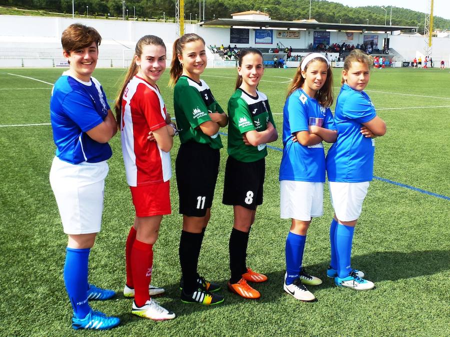 Alba, Raquel, Lola, Belén, Lucia y Carmen, quieren jugar al fútbol!!!!!!