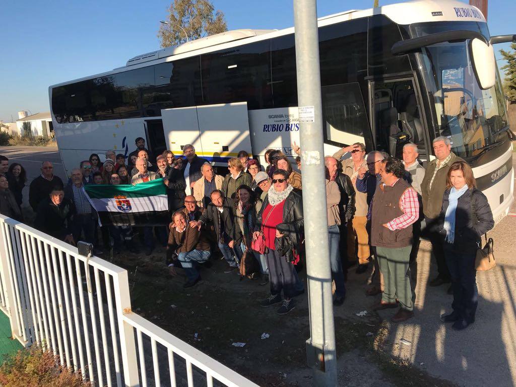 Algunos de los asistentes santeños a la movilización en Madrid por un tren digno para Extremadura 