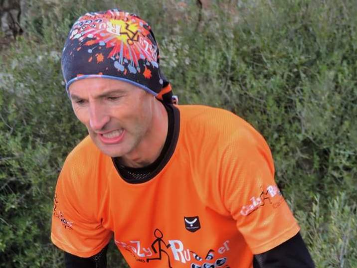 En plena acción el santeño Francis disfruta más que nadie del deporte, siempre con una sonrisa 