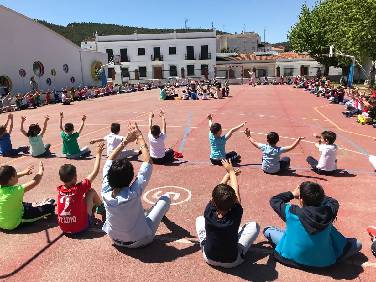 ACtividad final del Día del Centro conjunta entre el alumnado y los profesores 