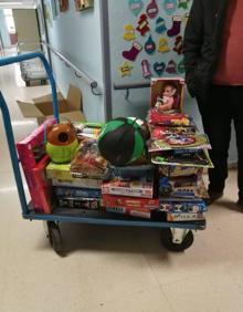 Imagen secundaria 2 - Entrega de regalos 