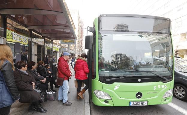 Autobús de la línea 2, de Galarza a Aldea Moret, que roza el millón de viajeros. 