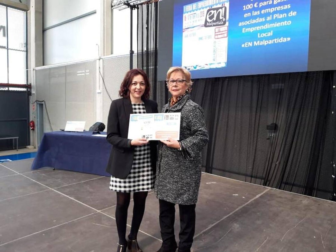 Entrega de premios de la rifa y los concursos de Navidad