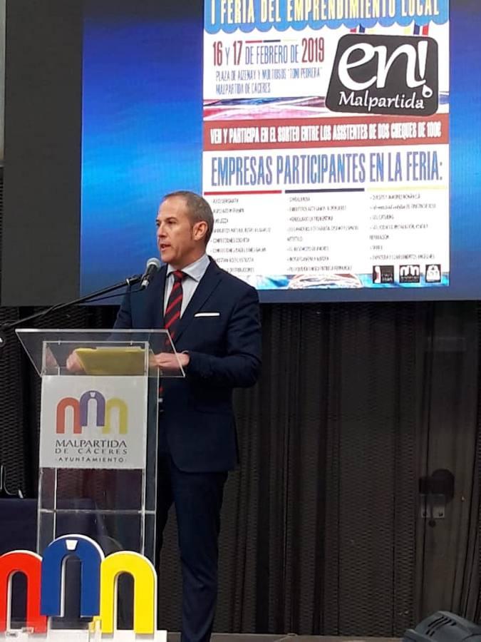 Alfredo Aguilera, alcalde de Malpartida de Cáceres, durante el discurso de clausura