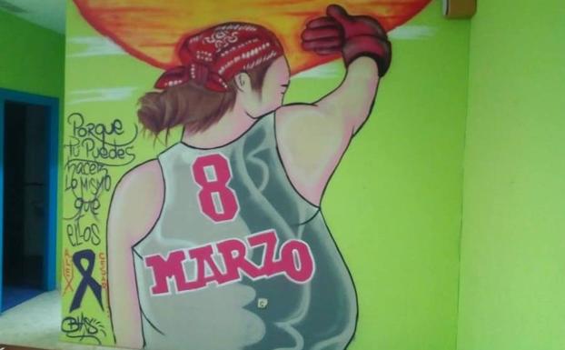 Uno de los murales pintados con el taller de graffit 