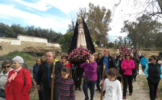 Imagen principal - Precesión desde la ermita hasta la Iglesia Ntra. Sra. de la Asunción 