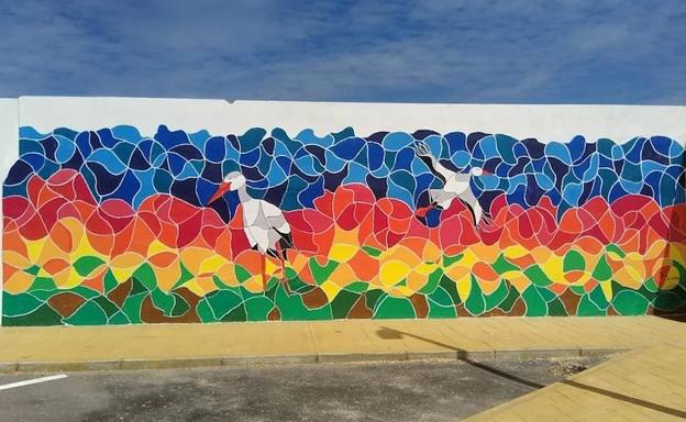 Mural 'Las cigüeñas de Aizenay' terminado 