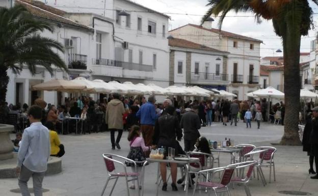Gran afluencia de público en la Plaza Mayor de Malpartida de Cáceres