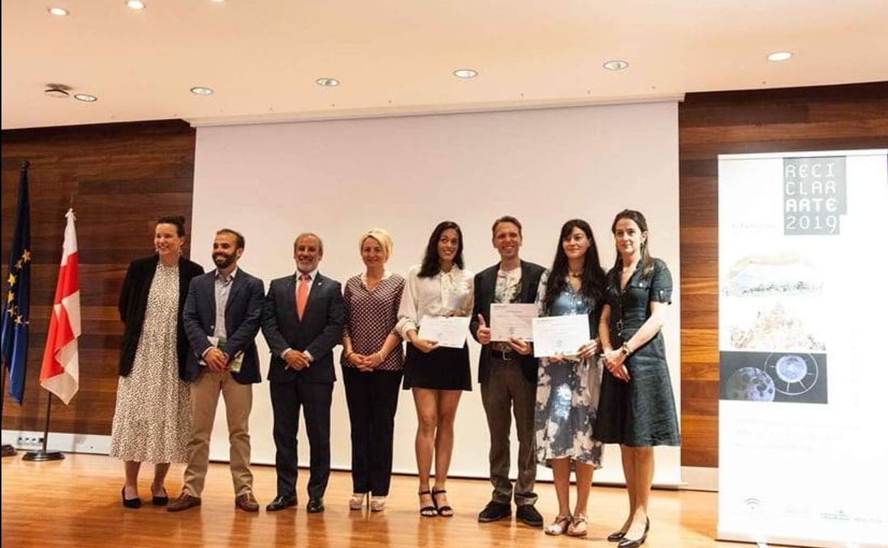 Premiados en el concurso. Patricia Gómez, segunda por la derecha. 