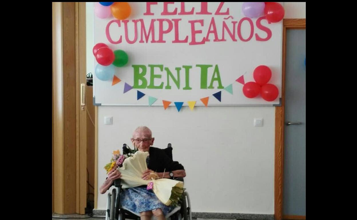 La residencia Santa Ana festeja los 102 años de Benita Agúndez Custodio