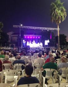 Imagen secundaria 2 - Niños y mayores disfrutaron con las múltiples actividades del Día de los Abuelos