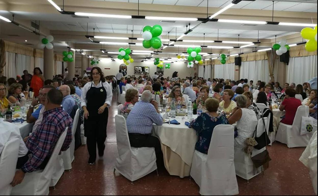 314 personas asistieron a la cena solidaria de la AECC el pasado sábado