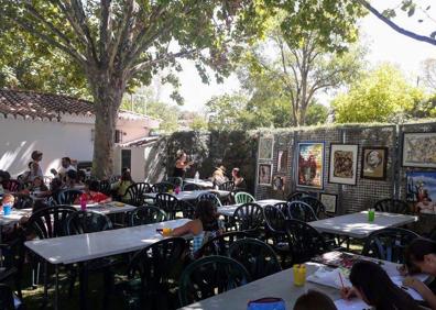 Imagen secundaria 1 - Los trabajos que participaron se realizaron en el recinto de la piscina municipal. 