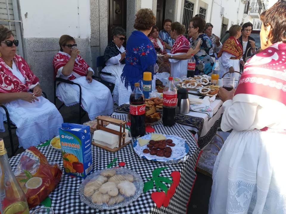 Imagen secundaria 1 - Rondalla de acordeones, desayuno solidario y exposición. 