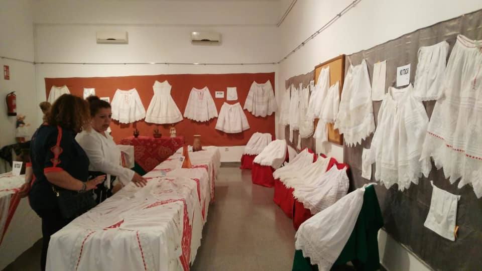 Imagen secundaria 2 - Rondalla de acordeones, desayuno solidario y exposición. 