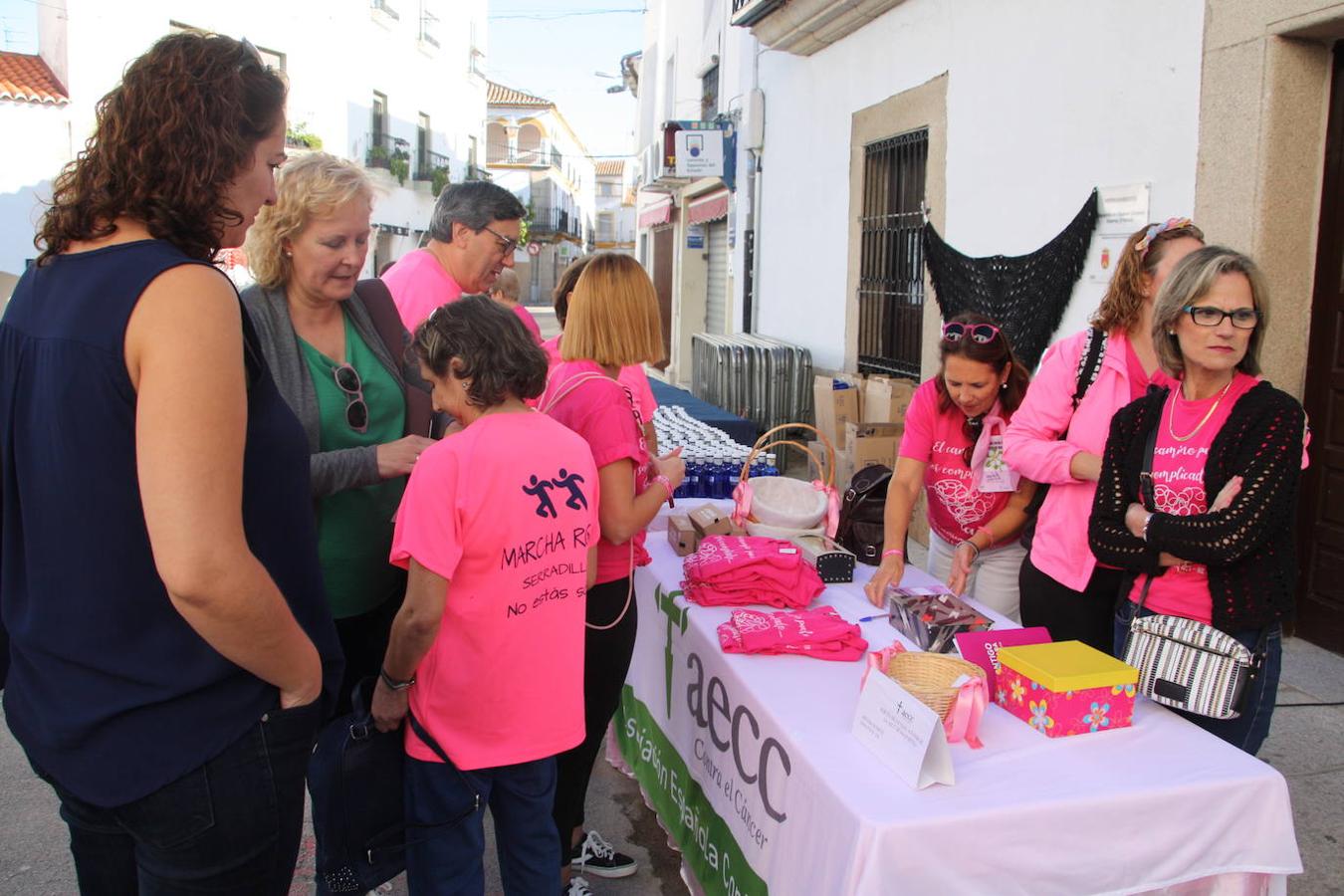 El 6 de octubre se celebró la V Marcha Rosa Contra el Cáncer de Mama de Malpartida de Cáceres, organizada por la junta local de Malpartida de Cáceres de la AECC, con la colaboración del Ayuntamiento de la localidad. Tras la marcha los asistentes disfrutaron de una degustación de migas, elaboradas por Juan García y voluntarias. Finalizaron con una exhibición de zumba y bodycombat.