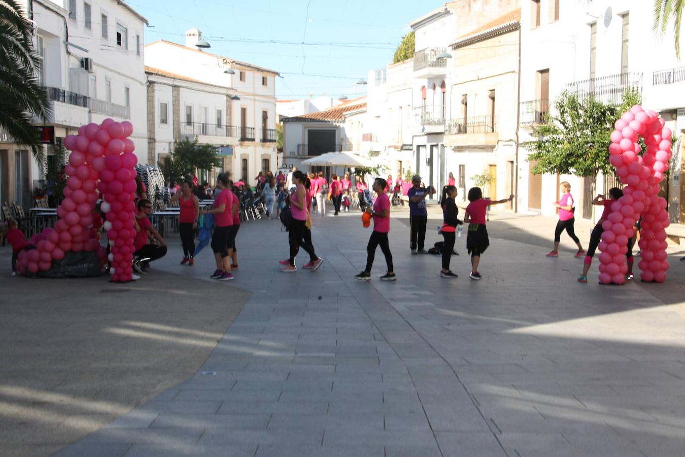 El 6 de octubre se celebró la V Marcha Rosa Contra el Cáncer de Mama de Malpartida de Cáceres, organizada por la junta local de Malpartida de Cáceres de la AECC, con la colaboración del Ayuntamiento de la localidad. Tras la marcha los asistentes disfrutaron de una degustación de migas, elaboradas por Juan García y voluntarias. Finalizaron con una exhibición de zumba y bodycombat.