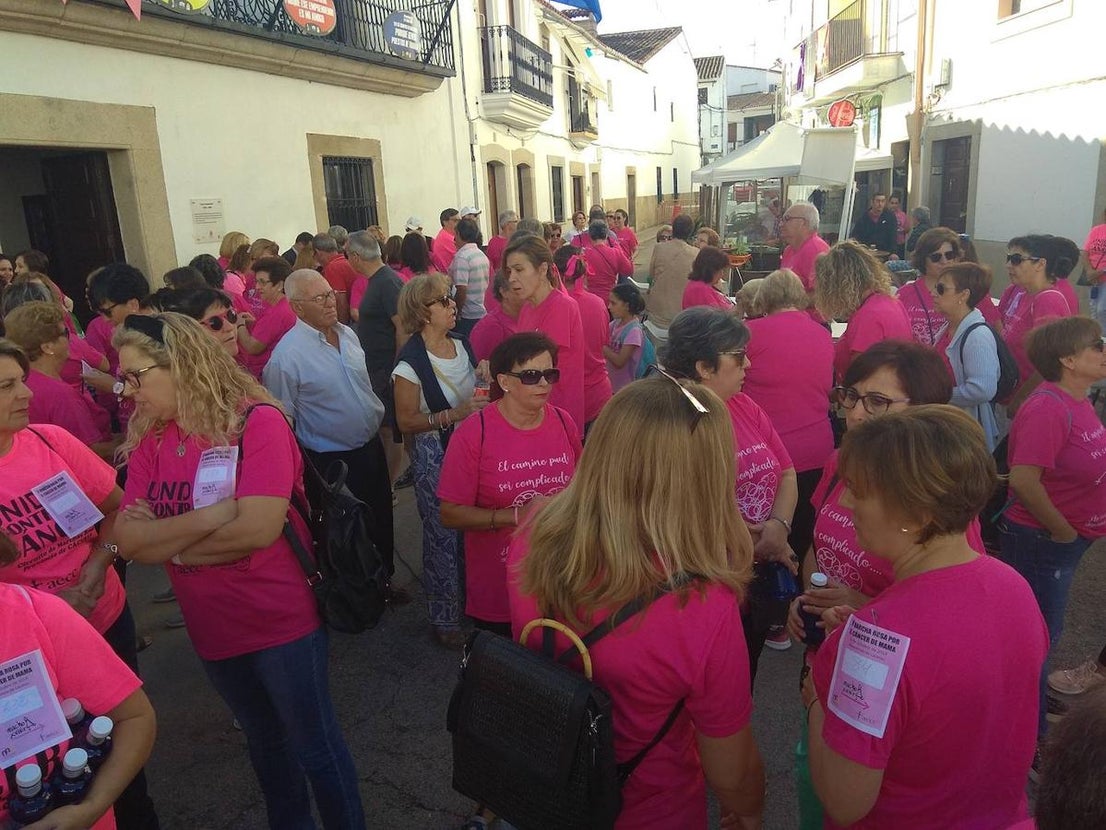 El 6 de octubre se celebró la V Marcha Rosa Contra el Cáncer de Mama de Malpartida de Cáceres, organizada por la junta local de Malpartida de Cáceres de la AECC, con la colaboración del Ayuntamiento de la localidad. Tras la marcha los asistentes disfrutaron de una degustación de migas, elaboradas por Juan García y voluntarias. Finalizaron con una exhibición de zumba y bodycombat.