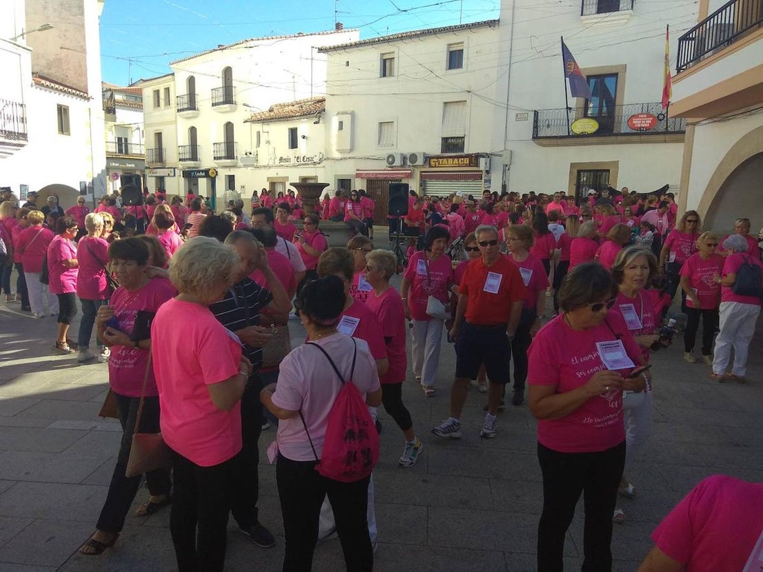El 6 de octubre se celebró la V Marcha Rosa Contra el Cáncer de Mama de Malpartida de Cáceres, organizada por la junta local de Malpartida de Cáceres de la AECC, con la colaboración del Ayuntamiento de la localidad. Tras la marcha los asistentes disfrutaron de una degustación de migas, elaboradas por Juan García y voluntarias. Finalizaron con una exhibición de zumba y bodycombat.