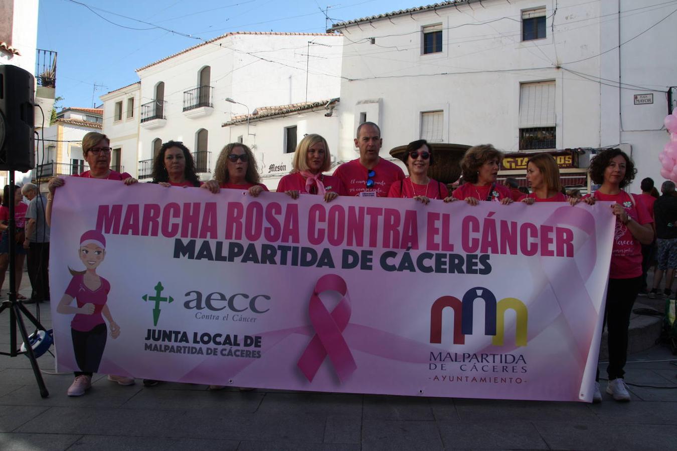 El 6 de octubre se celebró la V Marcha Rosa Contra el Cáncer de Mama de Malpartida de Cáceres, organizada por la junta local de Malpartida de Cáceres de la AECC, con la colaboración del Ayuntamiento de la localidad. Tras la marcha los asistentes disfrutaron de una degustación de migas, elaboradas por Juan García y voluntarias. Finalizaron con una exhibición de zumba y bodycombat.