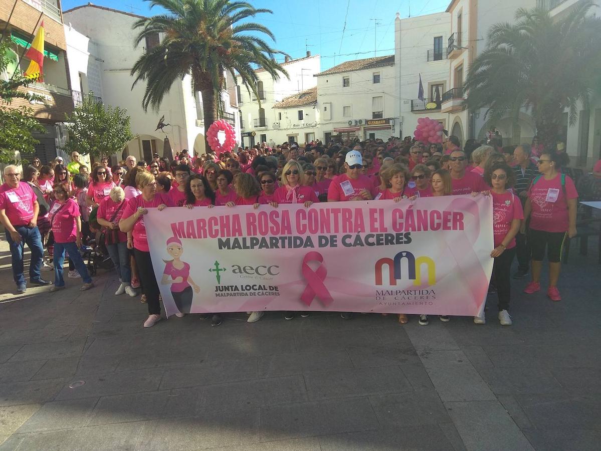 El 6 de octubre se celebró la V Marcha Rosa Contra el Cáncer de Mama de Malpartida de Cáceres, organizada por la junta local de Malpartida de Cáceres de la AECC, con la colaboración del Ayuntamiento de la localidad. Tras la marcha los asistentes disfrutaron de una degustación de migas, elaboradas por Juan García y voluntarias. Finalizaron con una exhibición de zumba y bodycombat.