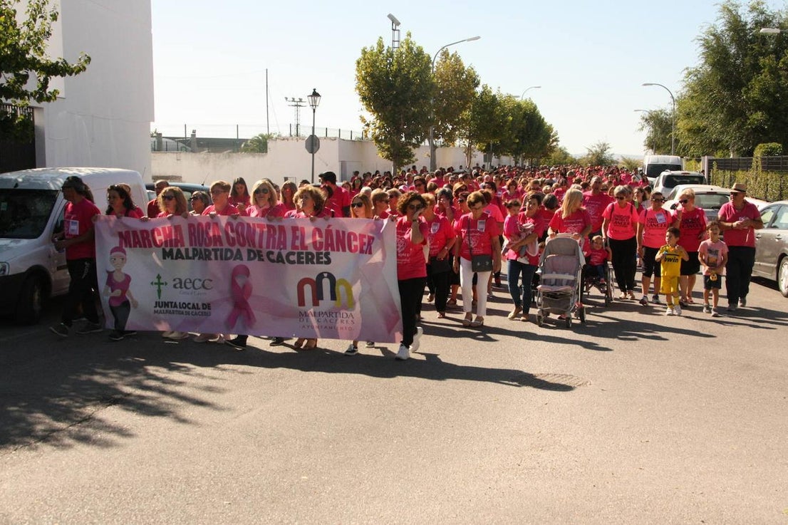 El 6 de octubre se celebró la V Marcha Rosa Contra el Cáncer de Mama de Malpartida de Cáceres, organizada por la junta local de Malpartida de Cáceres de la AECC, con la colaboración del Ayuntamiento de la localidad. Tras la marcha los asistentes disfrutaron de una degustación de migas, elaboradas por Juan García y voluntarias. Finalizaron con una exhibición de zumba y bodycombat.