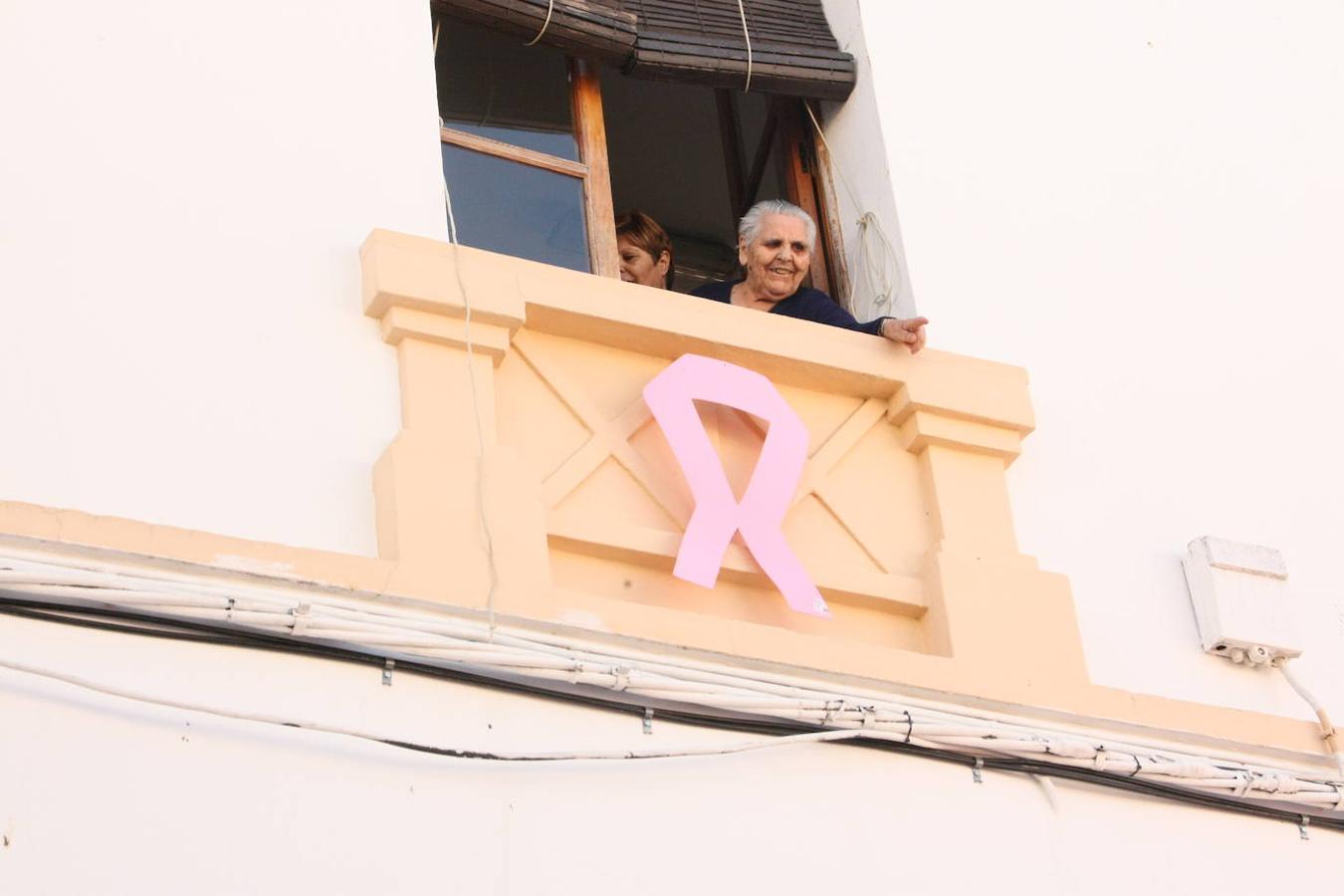 El 6 de octubre se celebró la V Marcha Rosa Contra el Cáncer de Mama de Malpartida de Cáceres, organizada por la junta local de Malpartida de Cáceres de la AECC, con la colaboración del Ayuntamiento de la localidad. Tras la marcha los asistentes disfrutaron de una degustación de migas, elaboradas por Juan García y voluntarias. Finalizaron con una exhibición de zumba y bodycombat.