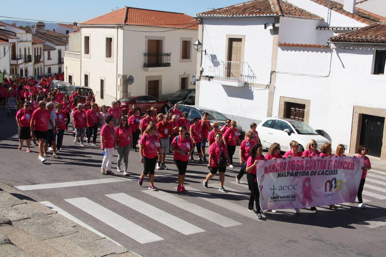 El 6 de octubre se celebró la V Marcha Rosa Contra el Cáncer de Mama de Malpartida de Cáceres, organizada por la junta local de Malpartida de Cáceres de la AECC, con la colaboración del Ayuntamiento de la localidad. Tras la marcha los asistentes disfrutaron de una degustación de migas, elaboradas por Juan García y voluntarias. Finalizaron con una exhibición de zumba y bodycombat.