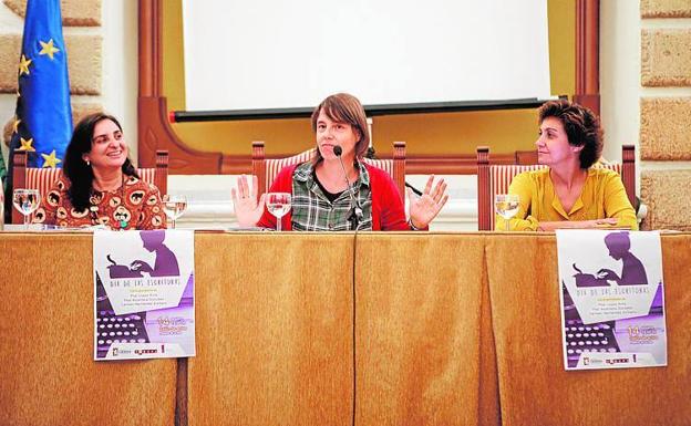 Las autoras Pilar Alcántara, Carmen Hernández y Pilar López. 