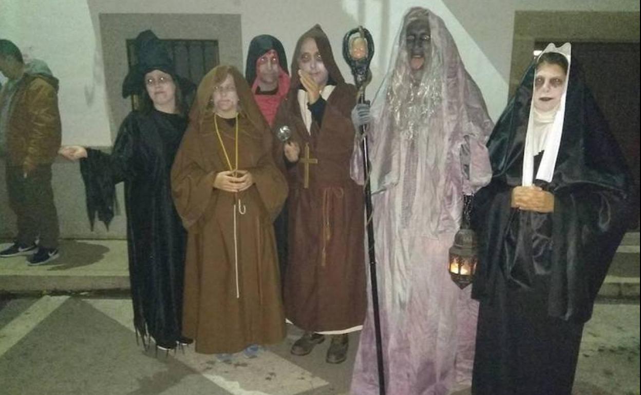 Las Ánimas Benditas, ganadoras de la primera edición del concurso de Disfraces Espectrales. 