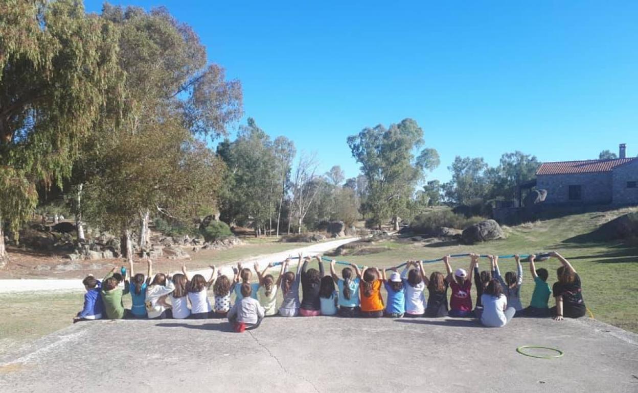 Niños que han participado en la acampada de fin de semana. 