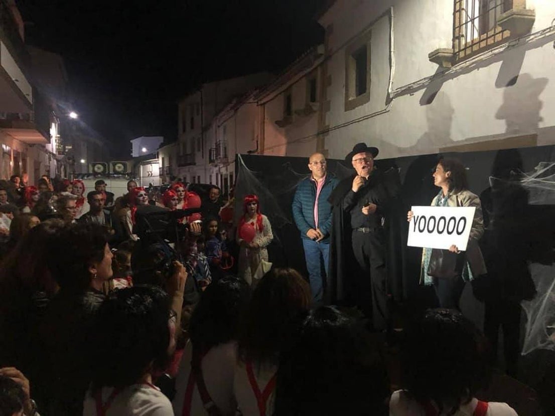 Joé Antonio Agúndez, director del Museo Vostell Malpartida, y MariPaz Leo, técnico de la Oficina de Turismo, guiaron la ruta.