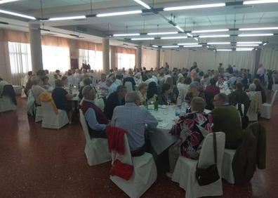 Imagen secundaria 1 - La asistencia a la comida fue de más de 200 personas. 