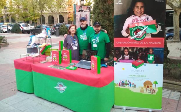 Stand de recogida en el Paseo de Cánovas. 