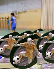 Imagen secundaria 2 - &#039;BTS&#039; y &#039;Toshiba&#039;, campeones y subcampeones del Torneo 3x3 de Fútbol Sala de Navidad